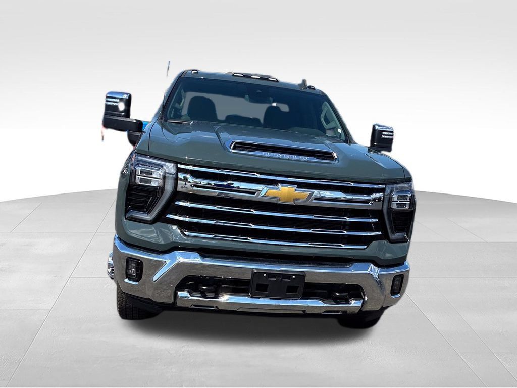 Used 2026 Chevrolet Silverado 3500 LTZ AWD/4WD image 8