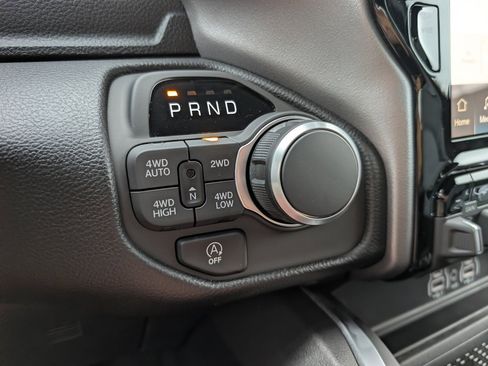 New 2026 RAM 1500 4x4 Crew Cab image 32