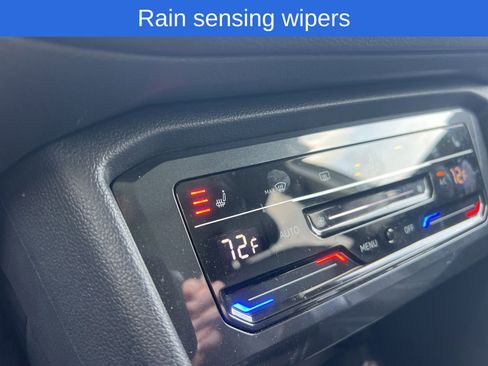 Certified 2024 Volkswagen Tiguan SE image 12