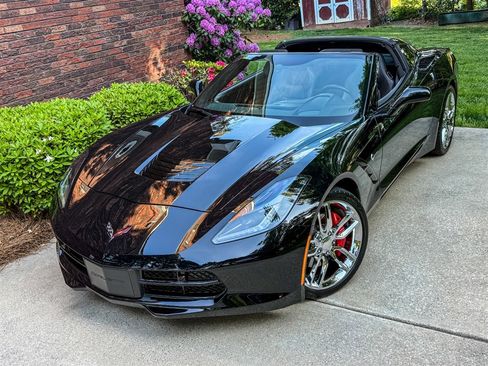 Used 2018 Chevrolet Corvette Stingray Coupe w/ 2LT Preferred Equipment Group image 12