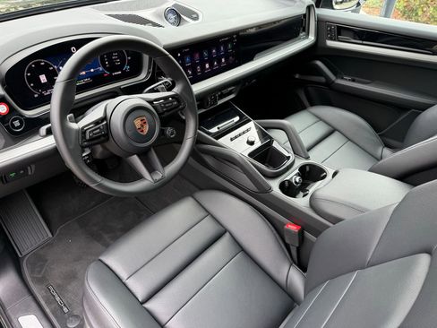 Used 2026 Porsche Cayenne E-Hybrid AWD/4WD image 4