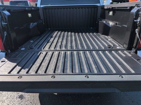 Used 2025 Toyota Tacoma SR5 AWD/4WD image 23
