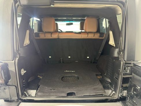 Used 2015 Jeep Wrangler Unlimited Sahara w/ Connectivity Group image 13