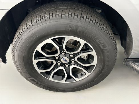 Used 2024 Ford Expedition Max XLT image 11