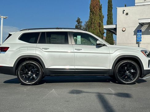 New 2026 Volkswagen Atlas SE image 4