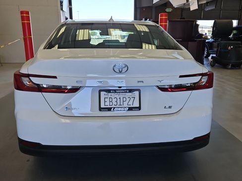 Used 2025 Toyota Camry LE w/ Convenience Package FWD image 5