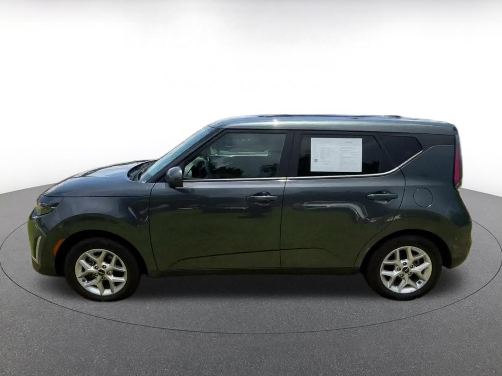 Used 2025 Kia Soul LX w/ LX Technology Package FWD image 8
