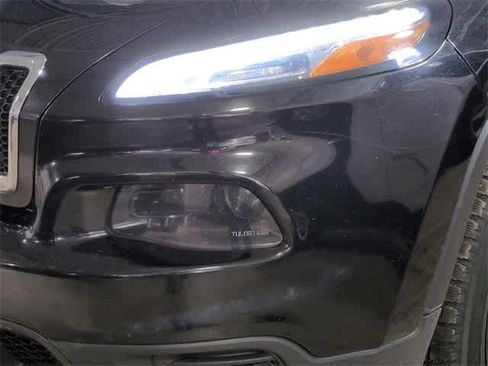 Used 2018 Jeep Cherokee Sport w/ Cold Weather Group image 11