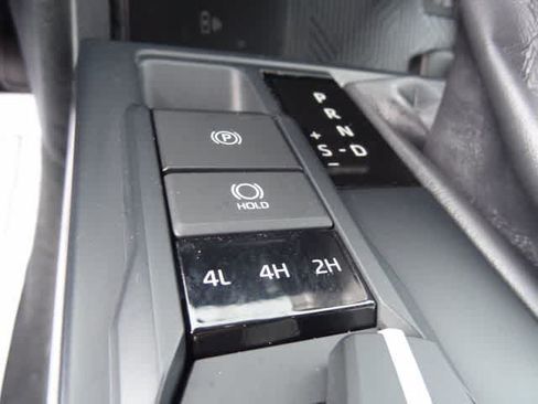 Used 2024 Toyota Tacoma SR5 AWD/4WD image 12