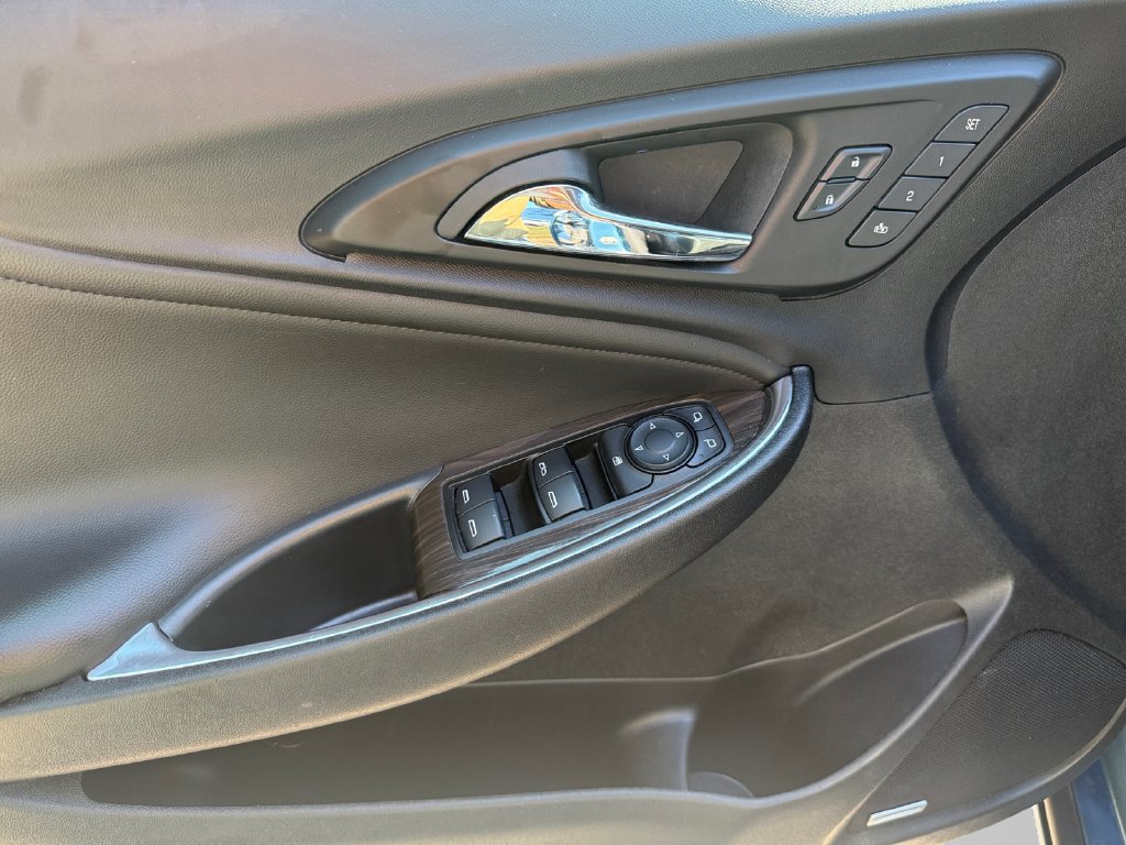 Used 2024 Chevrolet Malibu LT FWD image 11