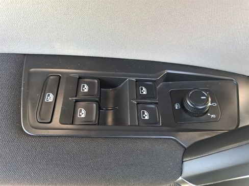 Used 2020 Volkswagen Tiguan S image 23