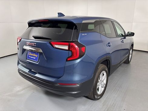 Used 2024 GMC Terrain SLE image 8