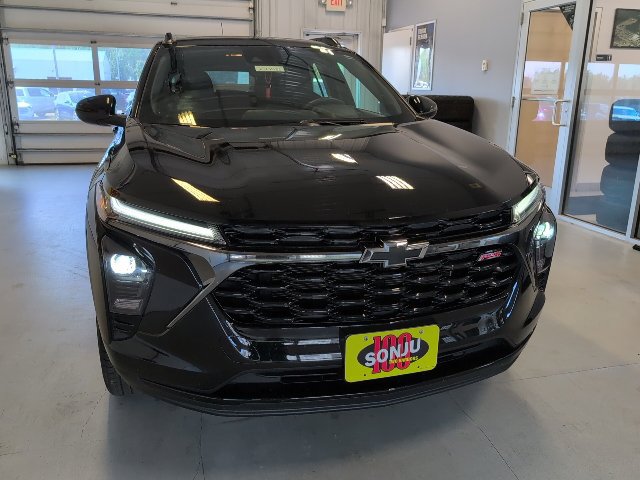 Used 2025 Chevrolet Trax RS w/ Sunroof Package FWD image 38