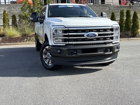 Used 2025 Ford F250 King Ranch w/ FX4 Off-Road Package image 2