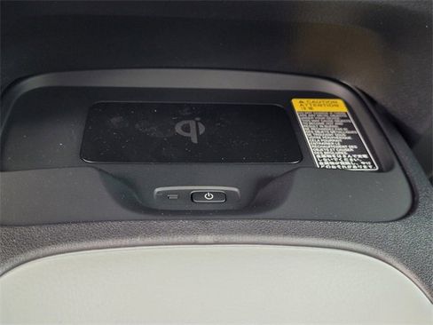 Used 2025 Toyota Corolla SE image 35