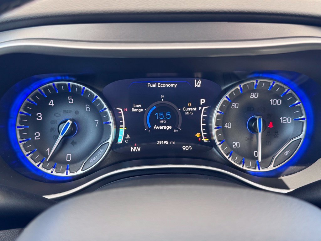 Used 2025 Chrysler Pacifica Select FWD image 14