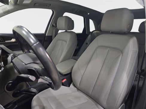 Used 2018 Audi Q5 Prestige w/ Prestige Package image 18