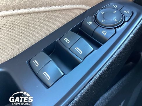 Used 2022 Chevrolet Traverse Premier AWD/4WD image 24