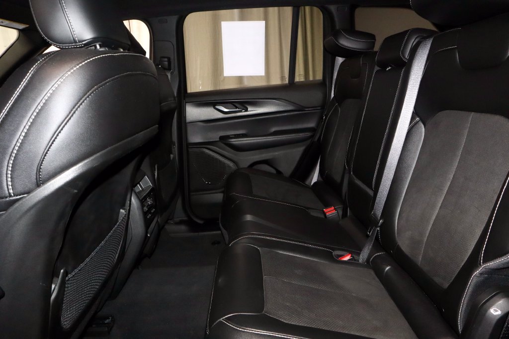 Used 2024 Jeep Grand Cherokee Altitude AWD/4WD image 22