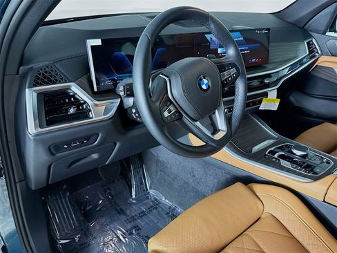 Used 2025 BMW X5 xDrive50e w/ Parking Assistance Package image 9