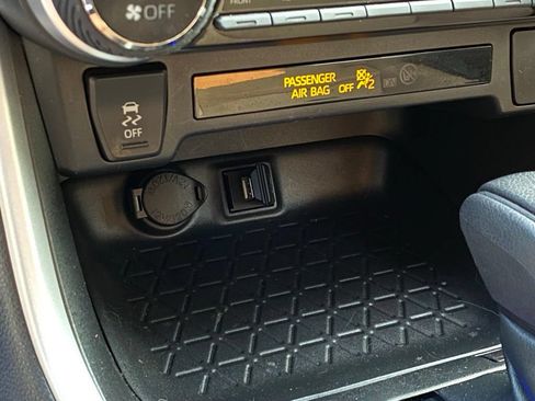 Used 2021 Toyota RAV4 LE AWD/4WD image 21