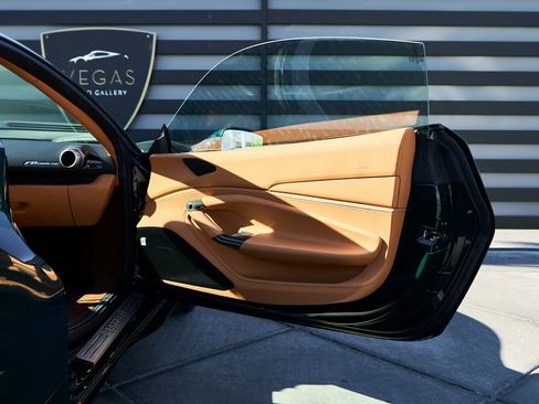 Used 2022 Ferrari F8 Tributo image 25