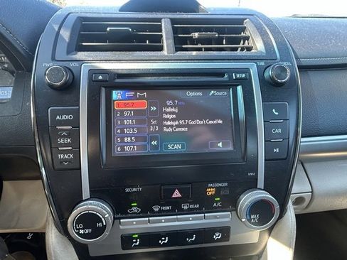 Used 2012 Toyota Camry L image 12