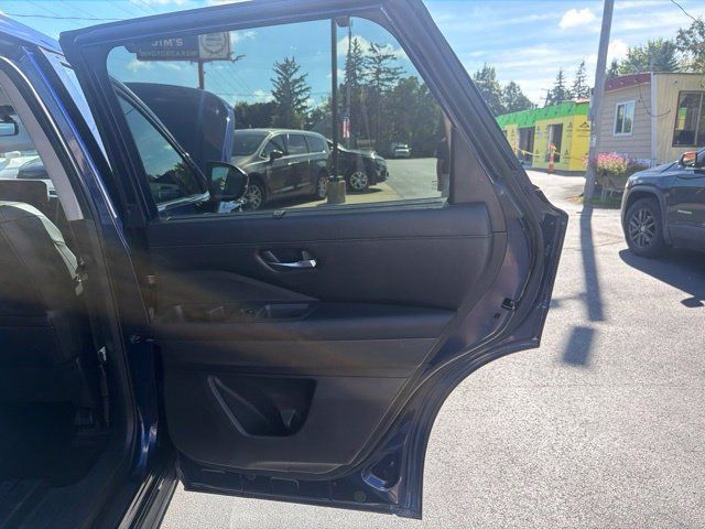 Used 2023 Nissan Pathfinder SL AWD/4WD image 24