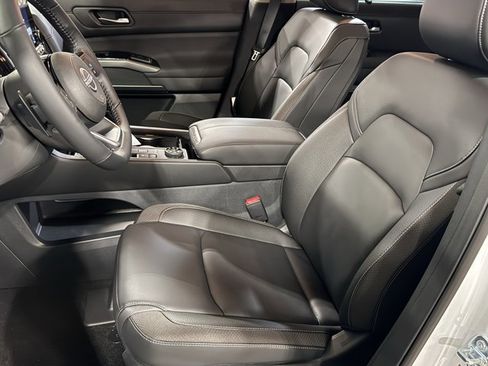 New 2025 Nissan Pathfinder SL image 21