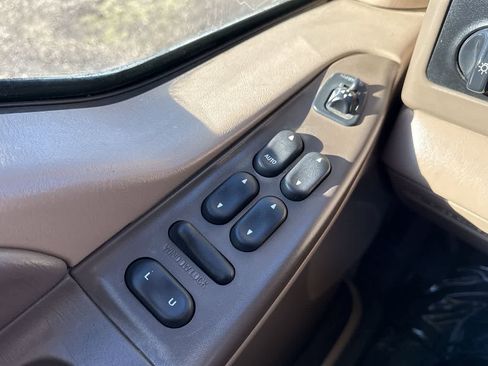 Used 1999 Ford F350 Lariat image 21