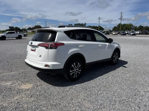 Used 2017 Toyota RAV4 LE FWD image 4