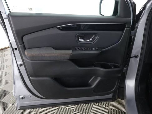 Used 2025 Honda Pilot Sport image 22