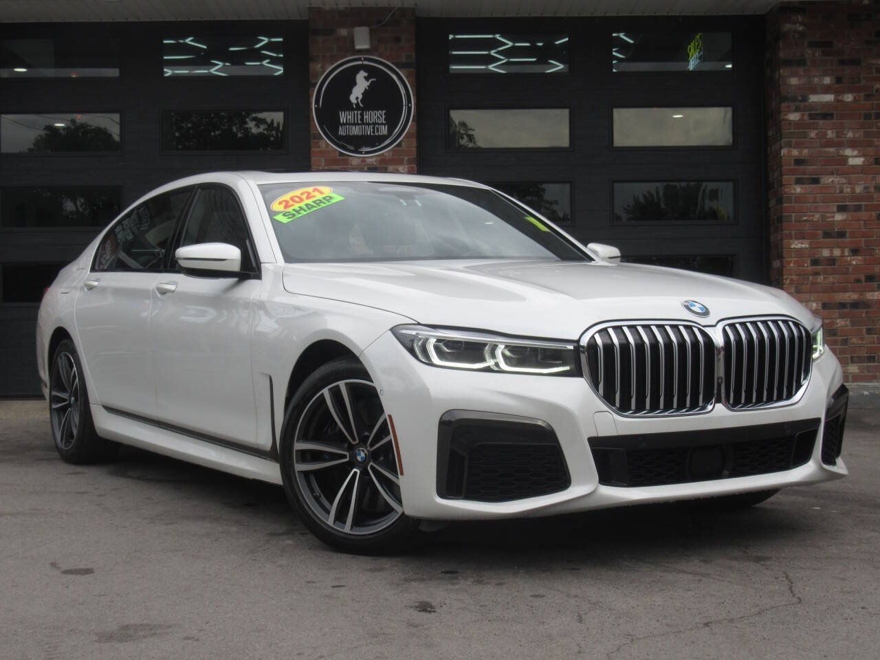Used 2021 BMW 750i xDrive w/ Executive Package AWD/4WD image 2