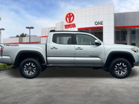Used 2023 Toyota Tacoma TRD Off-Road w/ Technology Package AWD/4WD image 3