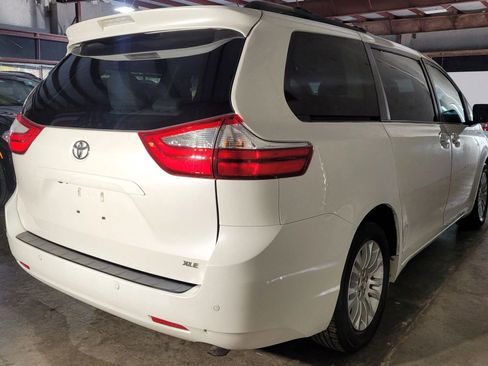 Used 2016 Toyota Sienna XLE image 7