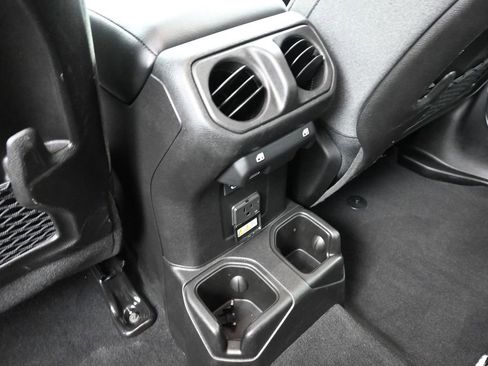 Used 2025 Jeep Wrangler Unlimited Rubicon image 30