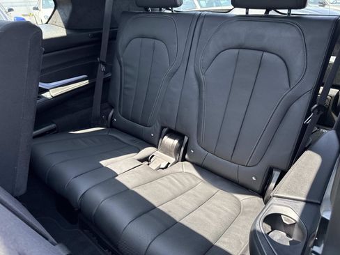 Used 2022 BMW X7 xDrive40i w/ M Sport Package AWD/4WD image 12