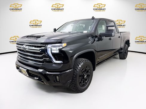 Used 2024 Chevrolet Silverado 2500 High Country w/ Midnight Edition AWD/4WD image 3