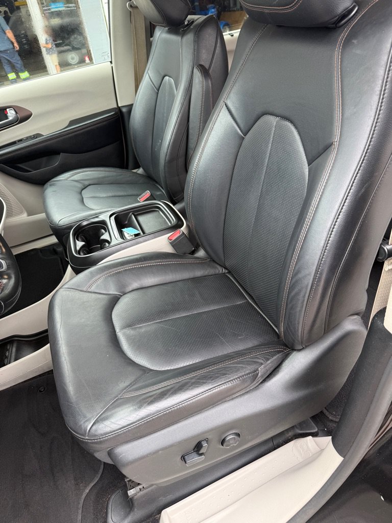 Used 2019 Chrysler Pacifica Touring-L FWD image 24