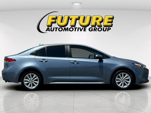 Used 2024 Toyota Corolla LE w/ LE Convenience Package FWD image 2