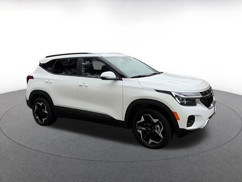 Used 2025 Kia Seltos S image 2