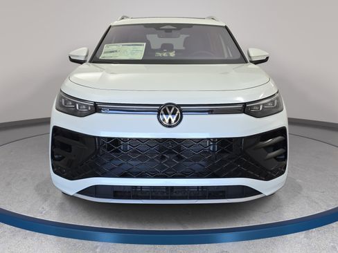 New 2026 Volkswagen Tiguan SEL R-Line AWD/4WD image 2