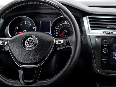 Used 2021 Volkswagen Tiguan SE R-Line image 16