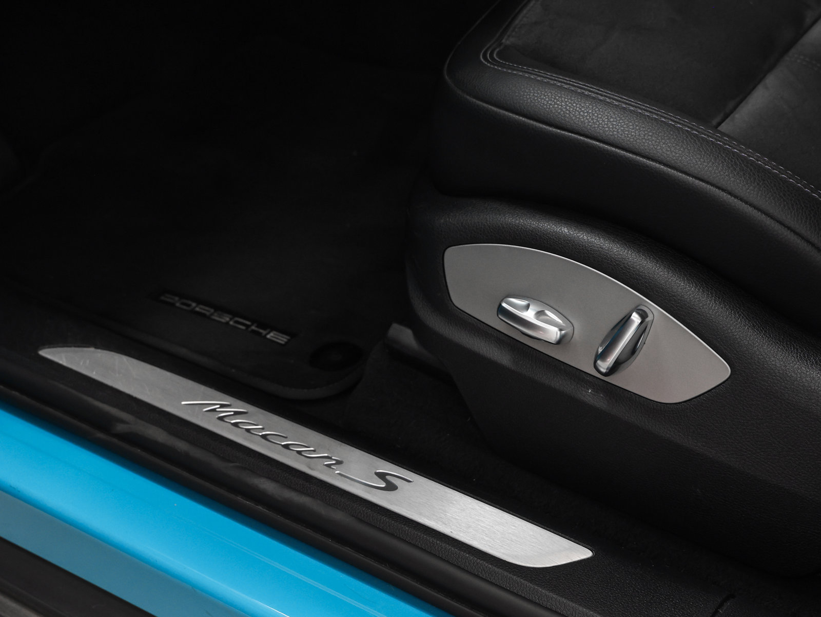 Certified 2021 Porsche Macan S AWD/4WD image 23