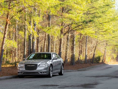 Used 2018 Chrysler 300 C w/ Sun, Sound & Nav Package image 42