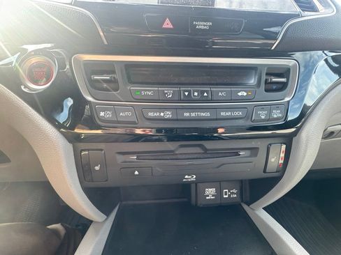 Used 2019 Honda Pilot Touring image 19