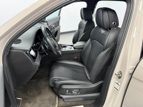 Used 2019 Bentley Bentayga AWD/4WD image 35