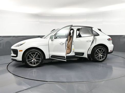 Used 2025 Porsche Macan AWD/4WD image 37