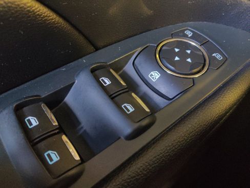 Used 2019 Ford Explorer XLT image 27