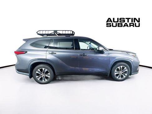 Used 2020 Toyota Highlander XLE AWD/4WD image 8